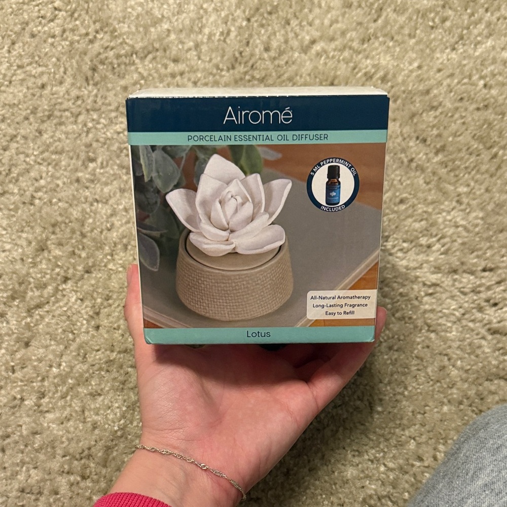 Porcelain Essential Oil Diffuser - White Lotus